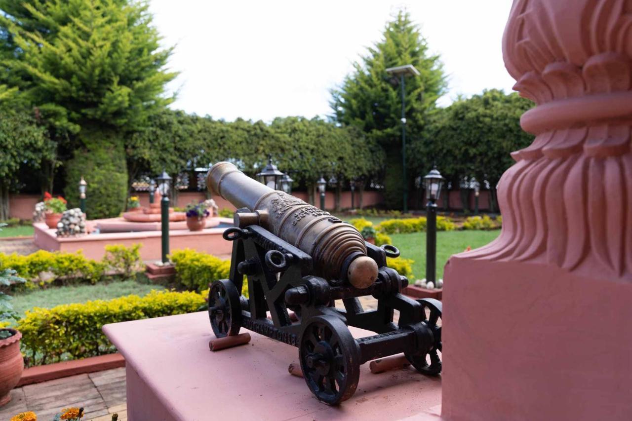 Stayvista At Pink Palace Rajasthani Decor 우티 외부 사진