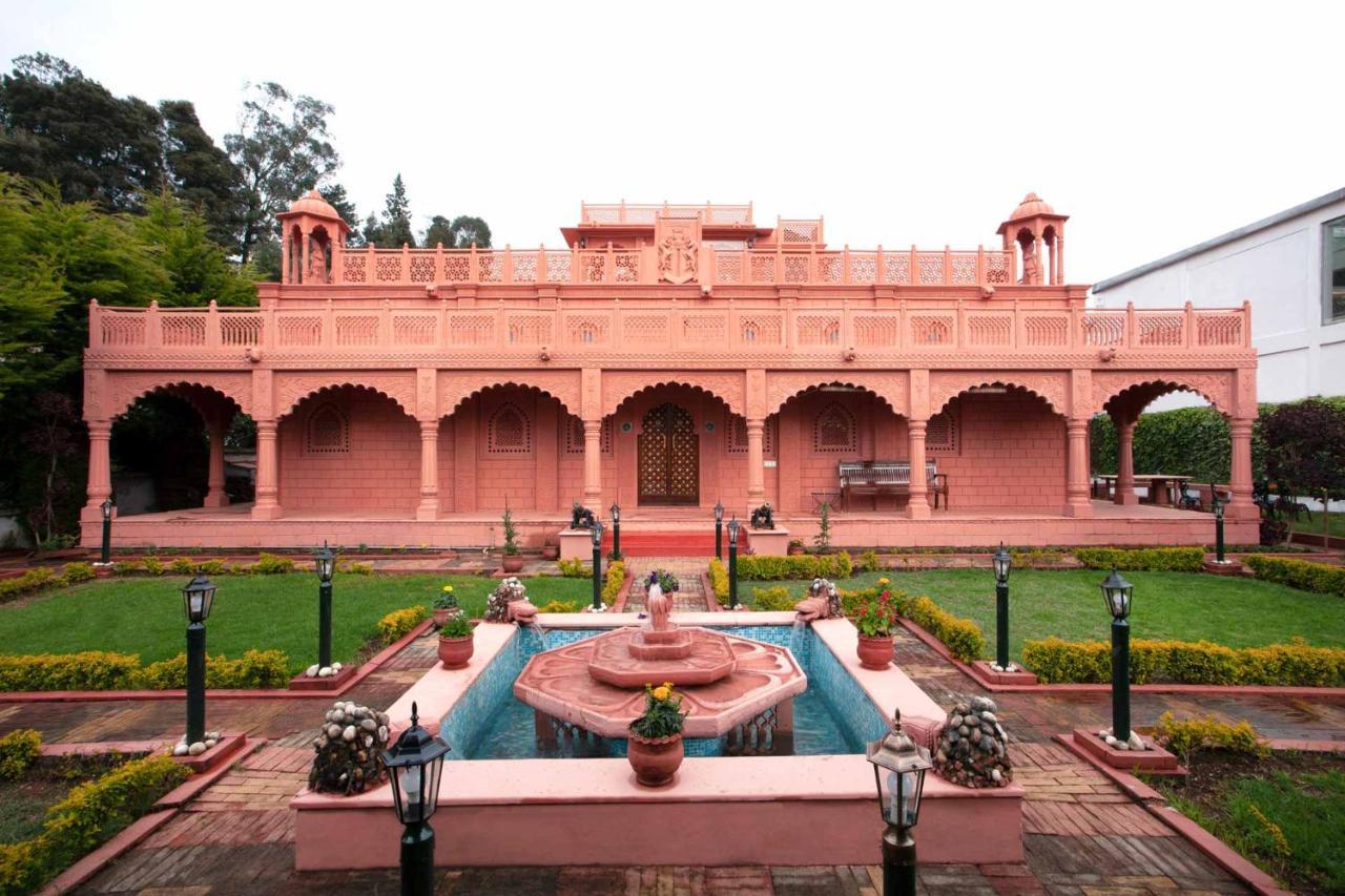 Stayvista At Pink Palace Rajasthani Decor 우티 외부 사진